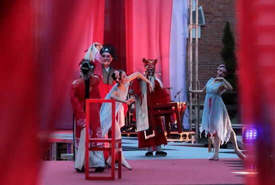 Спектакль "Пионовая беседка" в рамках Чеховского фестиваля