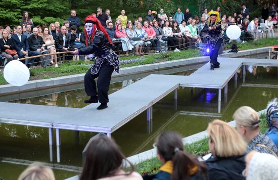 Спектакль "Пионовая беседка" в рамках Чеховского фестиваля