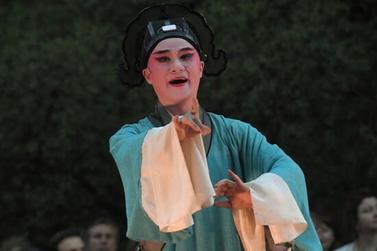 Спектакль "Пионовая беседка" в рамках Чеховского фестиваля