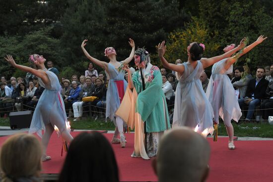 Спектакль "Пионовая беседка" в рамках Чеховского фестиваля