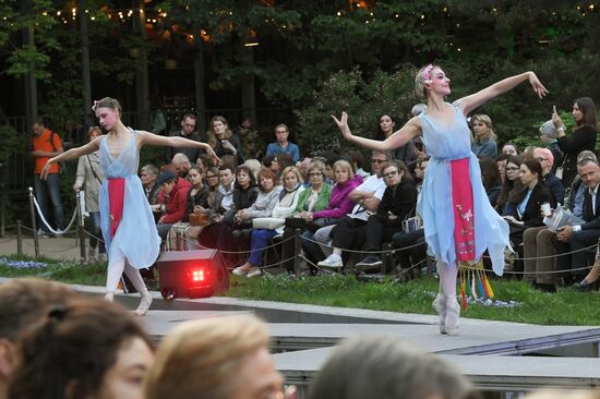 Спектакль "Пионовая беседка" в рамках Чеховского фестиваля