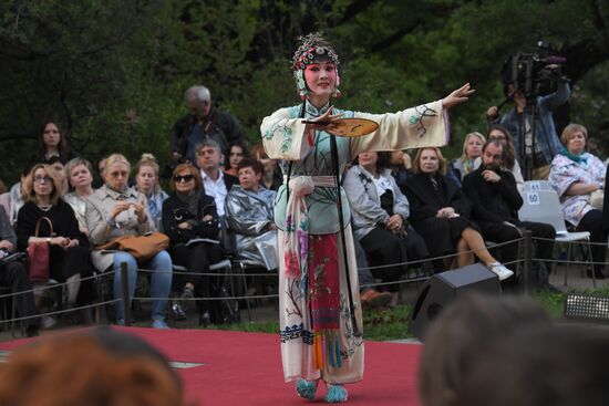 Спектакль "Пионовая беседка" в рамках Чеховского фестиваля
