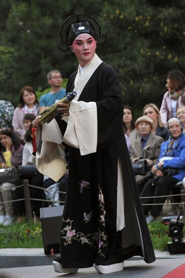 Спектакль "Пионовая беседка" в рамках Чеховского фестиваля