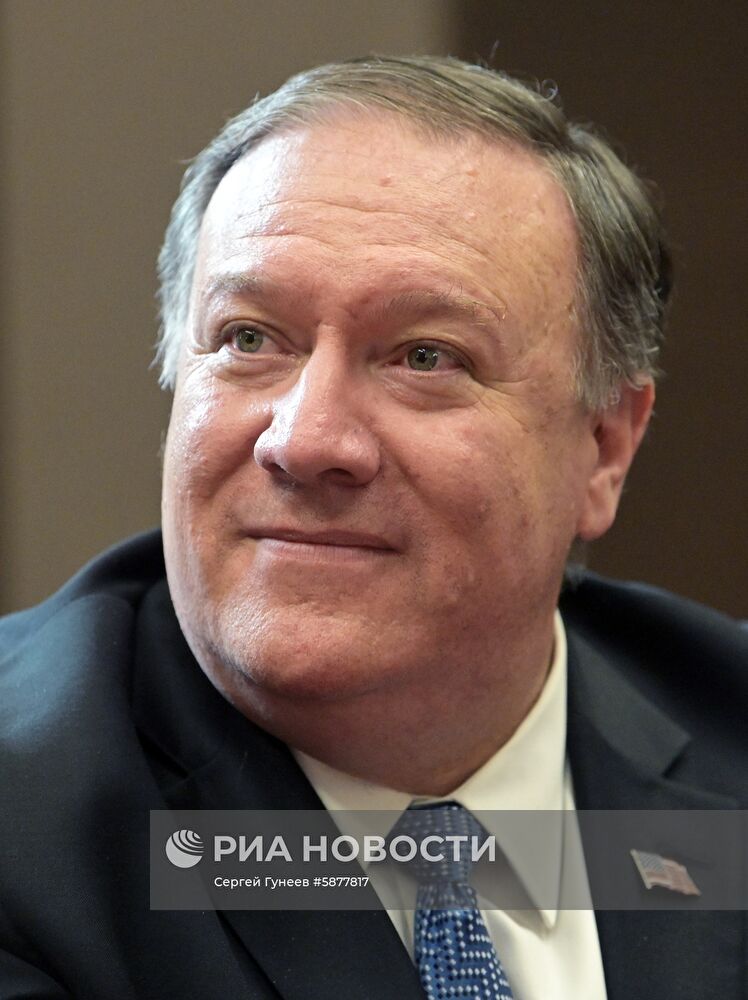 Президент РФ В. Путин встретился в Сочи с госсекретарем США М. Помпео и главой МИД РФ С. Лавровым