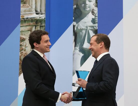 Рабочая поездка премьер-министра РФ Д. Медведева в Санкт-Петербург