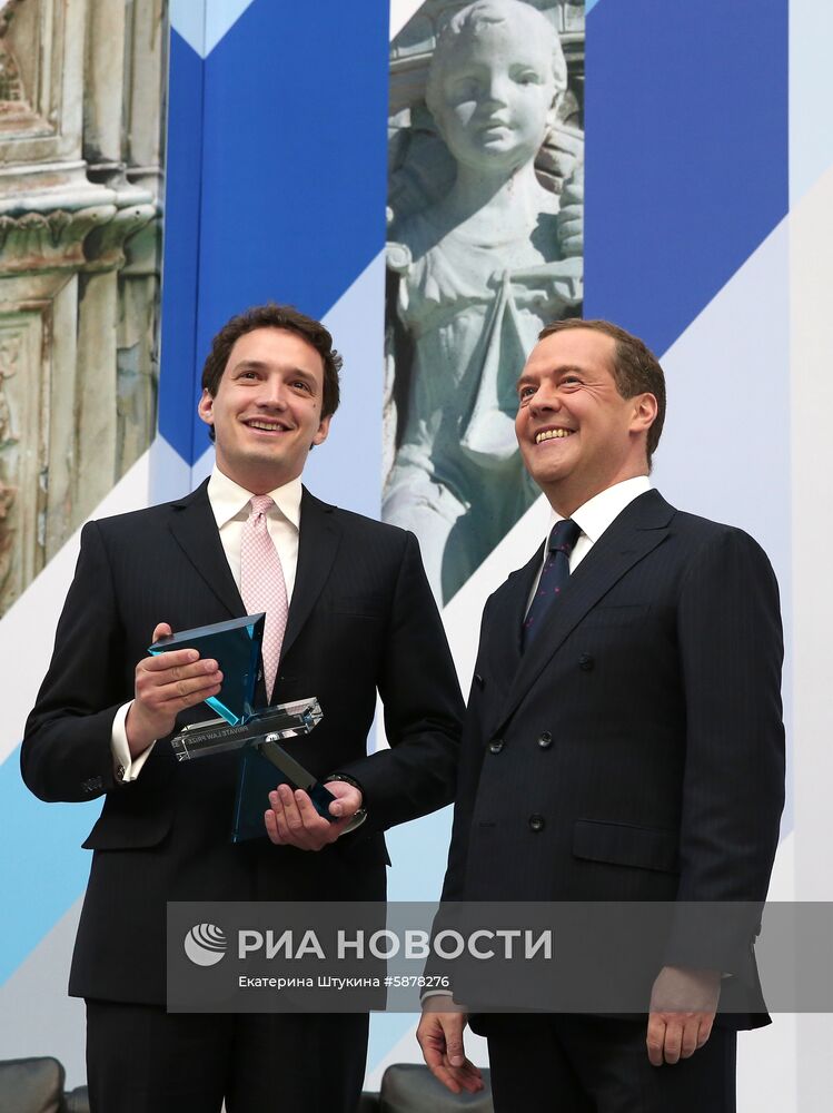 Рабочая поездка премьер-министра РФ Д. Медведева в Санкт-Петербург
