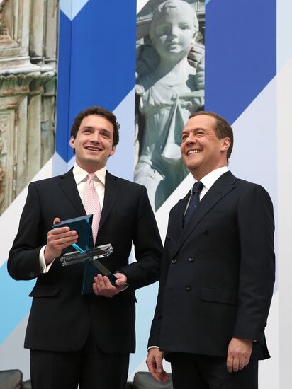 Рабочая поездка премьер-министра РФ Д. Медведева в Санкт-Петербург