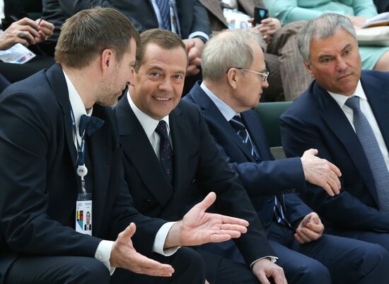 Рабочая поездка премьер-министра РФ Д. Медведева в Санкт-Петербург