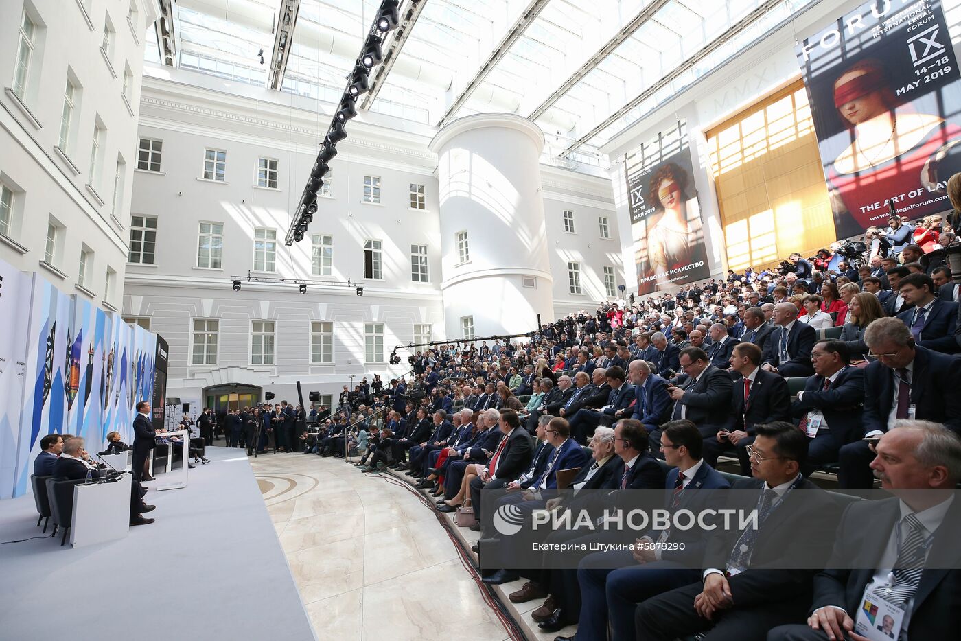 Рабочая поездка премьер-министра РФ Д. Медведева в Санкт-Петербург