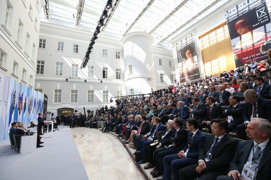 Рабочая поездка премьер-министра РФ Д. Медведева в Санкт-Петербург