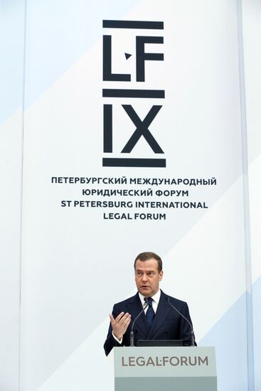 Рабочая поездка премьер-министра РФ Д. Медведева в Санкт-Петербург