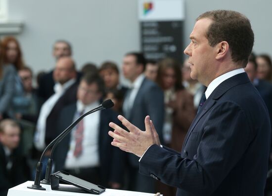 Рабочая поездка премьер-министра РФ Д. Медведева в Санкт-Петербург