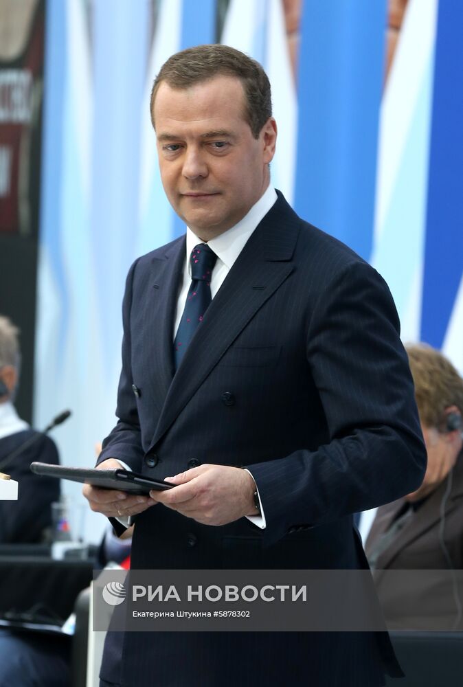 Рабочая поездка премьер-министра РФ Д. Медведева в Санкт-Петербург