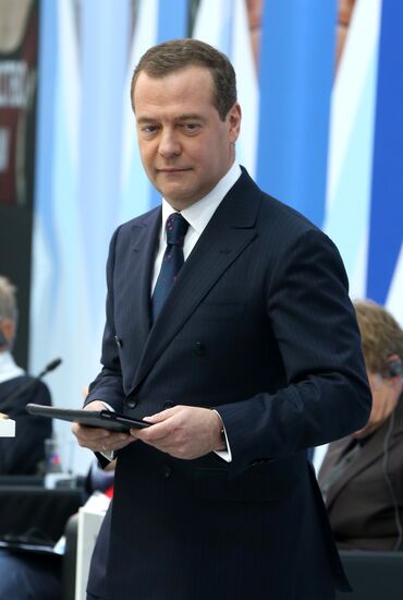 Рабочая поездка премьер-министра РФ Д. Медведева в Санкт-Петербург