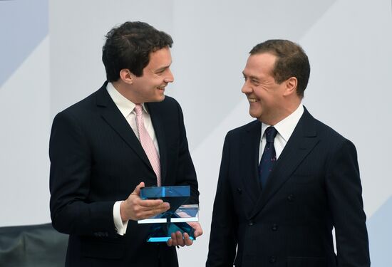 Рабочая поездка премьер-министра РФ Д. Медведева в Санкт-Петербург