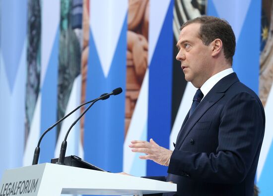 Рабочая поездка премьер-министра РФ Д. Медведева в Санкт-Петербург