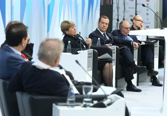 Рабочая поездка премьер-министра РФ Д. Медведева в Санкт-Петербург