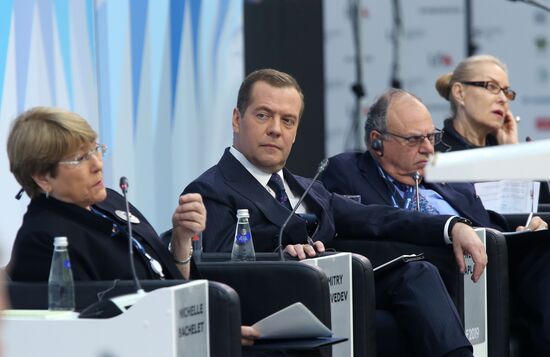 Рабочая поездка премьер-министра РФ Д. Медведева в Санкт-Петербург