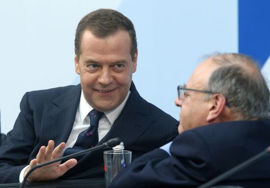 Рабочая поездка премьер-министра РФ Д. Медведева в Санкт-Петербург