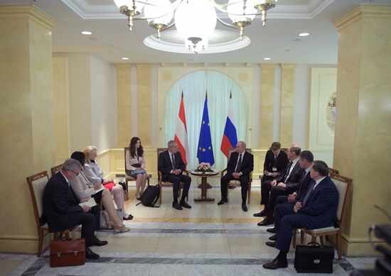 Встреча президента РФ В. Путина с президентом Австрии А. ван дер Белленом