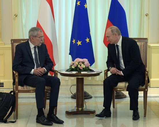 Встреча президента РФ В. Путина с президентом Австрии А. ван дер Белленом