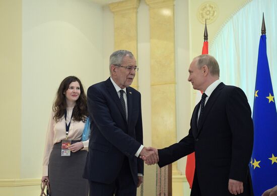 Встреча президента РФ В. Путина с президентом Австрии А. ван дер Белленом