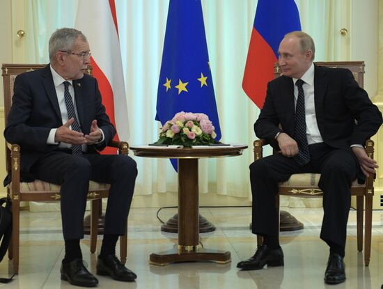Встреча президента РФ В. Путина с президентом Австрии А. ван дер Белленом