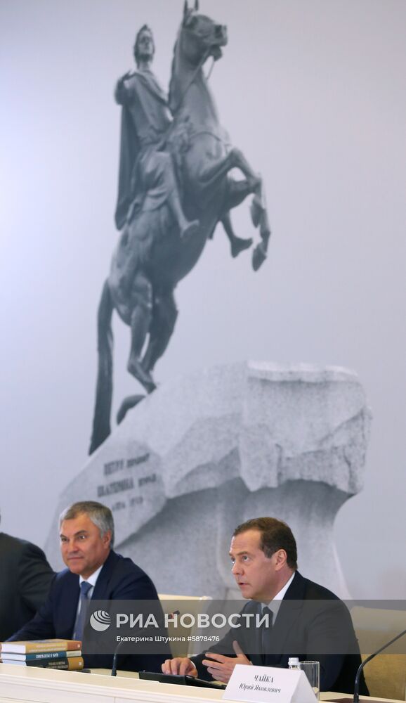 Рабочая поездка премьер-министра РФ Д. Медведева в Санкт-Петербург