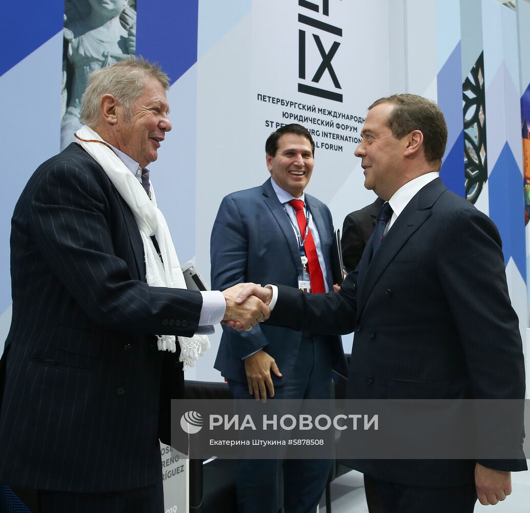 Рабочая поездка премьер-министра РФ Д. Медведева в Санкт-Петербург