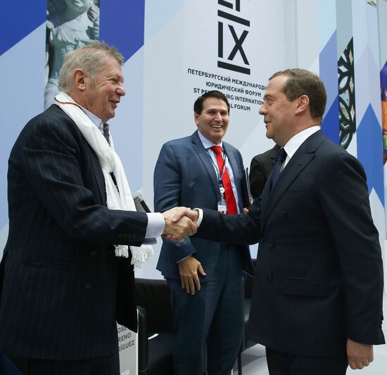 Рабочая поездка премьер-министра РФ Д. Медведева в Санкт-Петербург