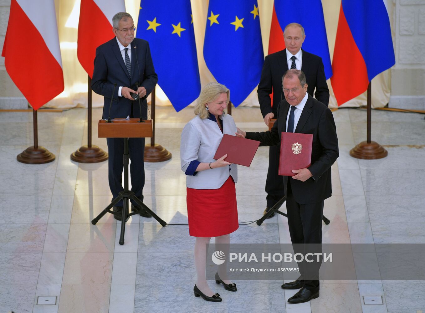 Встреча президента РФ В. Путина с президентом Австрии А. ван дер Белленом