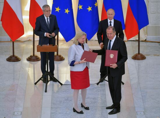 Встреча президента РФ В. Путина с президентом Австрии А. ван дер Белленом