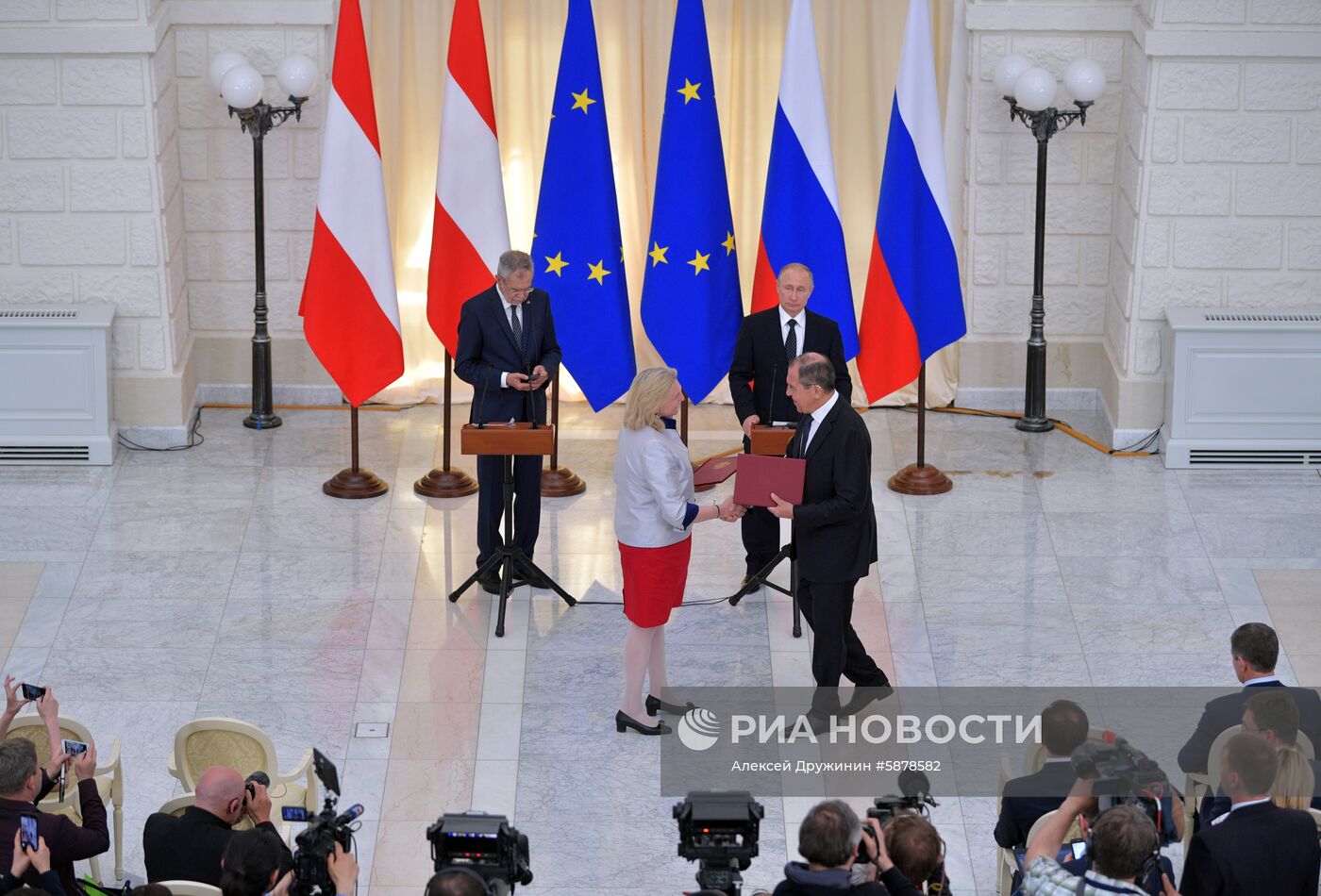 Встреча президента РФ В. Путина с президентом Австрии А. ван дер Белленом