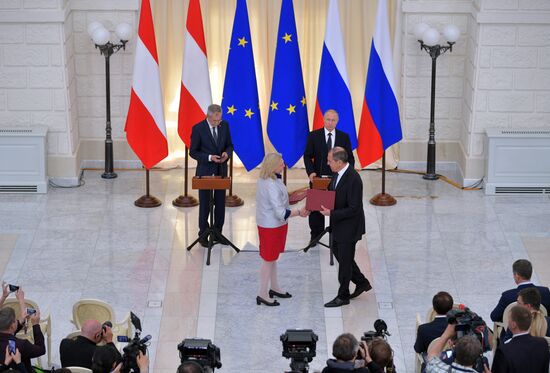 Встреча президента РФ В. Путина с президентом Австрии А. ван дер Белленом