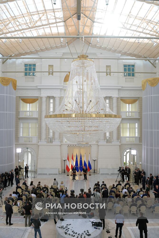 Встреча президента РФ В. Путина с президентом Австрии А. ван дер Белленом