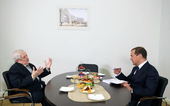 Рабочая поездка премьер-министра РФ Д. Медведева в Санкт-Петербург