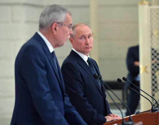 Встреча президента РФ В. Путина с президентом Австрии А. ван дер Белленом