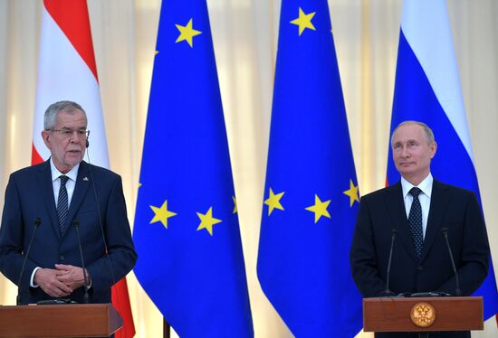 Встреча президента РФ В. Путина с президентом Австрии А. ван дер Белленом