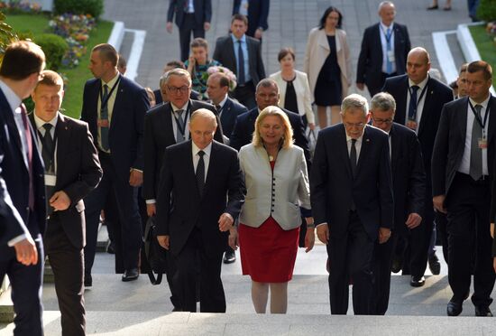 Встреча президента РФ В. Путина с президентом Австрии А. ван дер Белленом