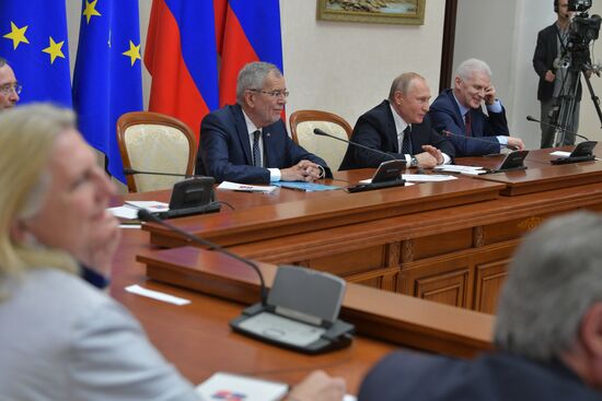 Встреча президента РФ В. Путина с президентом Австрии А. ван дер Белленом