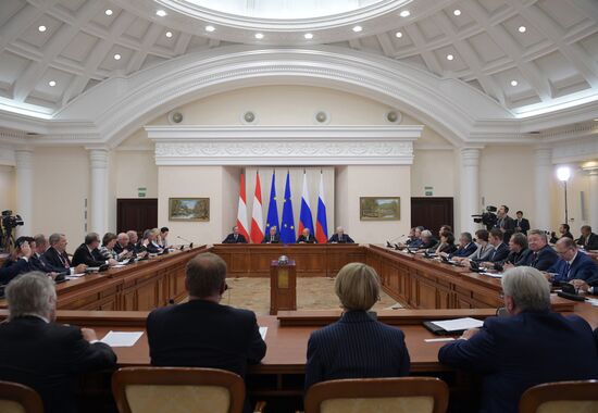 Встреча президента РФ В. Путина с президентом Австрии А. ван дер Белленом