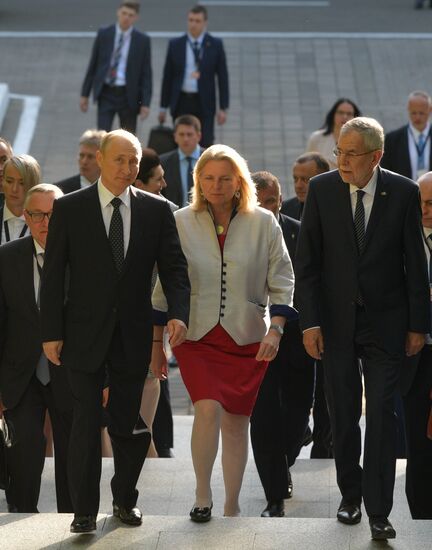 Встреча президента РФ В. Путина с президентом Австрии А. ван дер Белленом