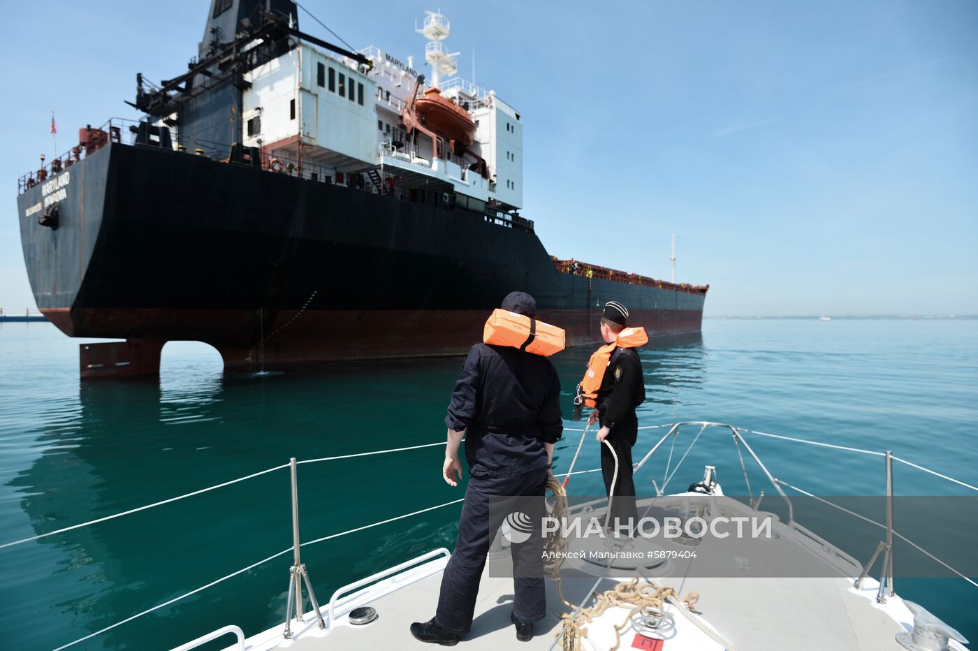 Работа береговой охраны пограничной службы ФСБ РФ в Керченском проливе