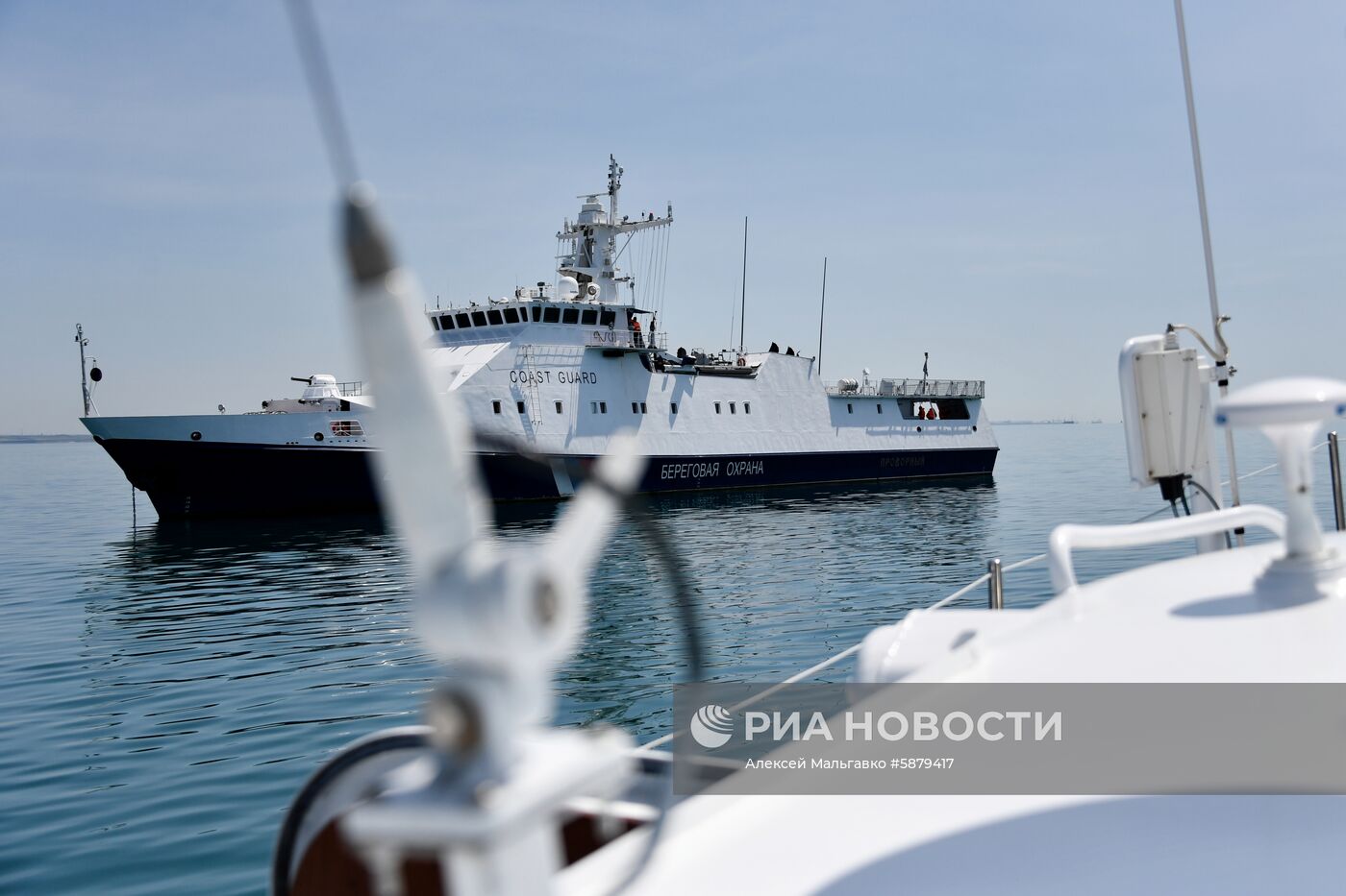 Работа береговой охраны пограничной службы ФСБ РФ в Керченском проливе