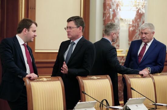 Премьер-министр РФ Д. Медведев провел заседание правительства РФ