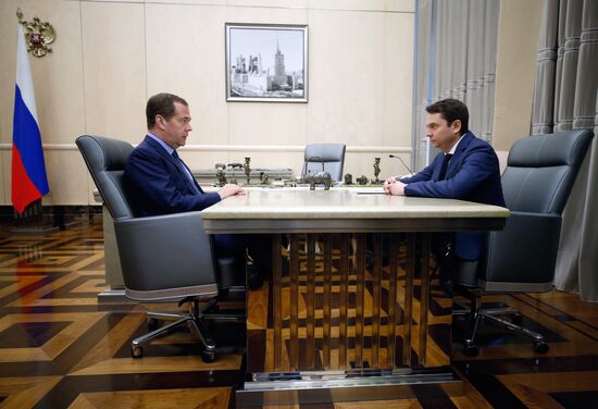 Премьер-министр РФ Д. Медведев провел встречу с врио губернатора Мурманской области А. Чибисом