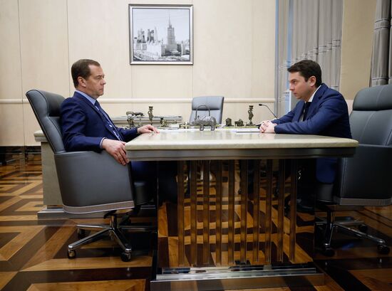 Премьер-министр РФ Д. Медведев провел встречу с врио губернатора Мурманской области А. Чибисом