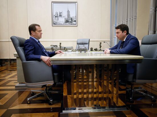 Премьер-министр РФ Д. Медведев провел встречу с врио губернатора Мурманской области А. Чибисом