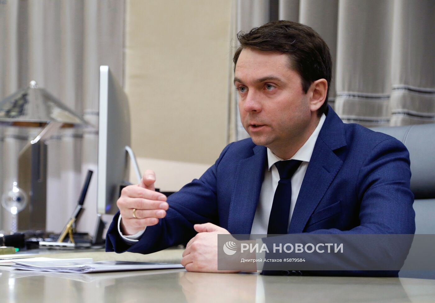 Премьер-министр РФ Д. Медведев провел встречу с врио губернатора Мурманской области А. Чибисом