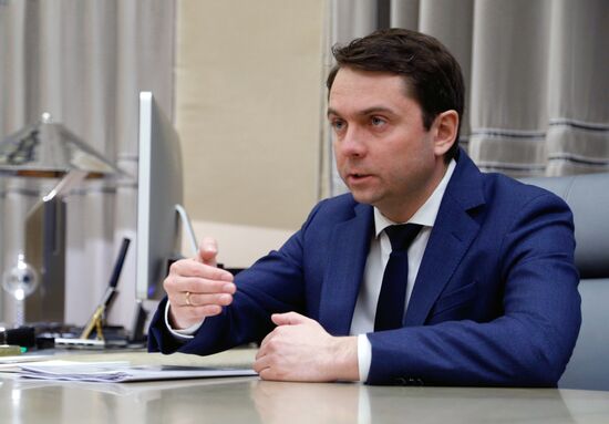 Премьер-министр РФ Д. Медведев провел встречу с врио губернатора Мурманской области А. Чибисом